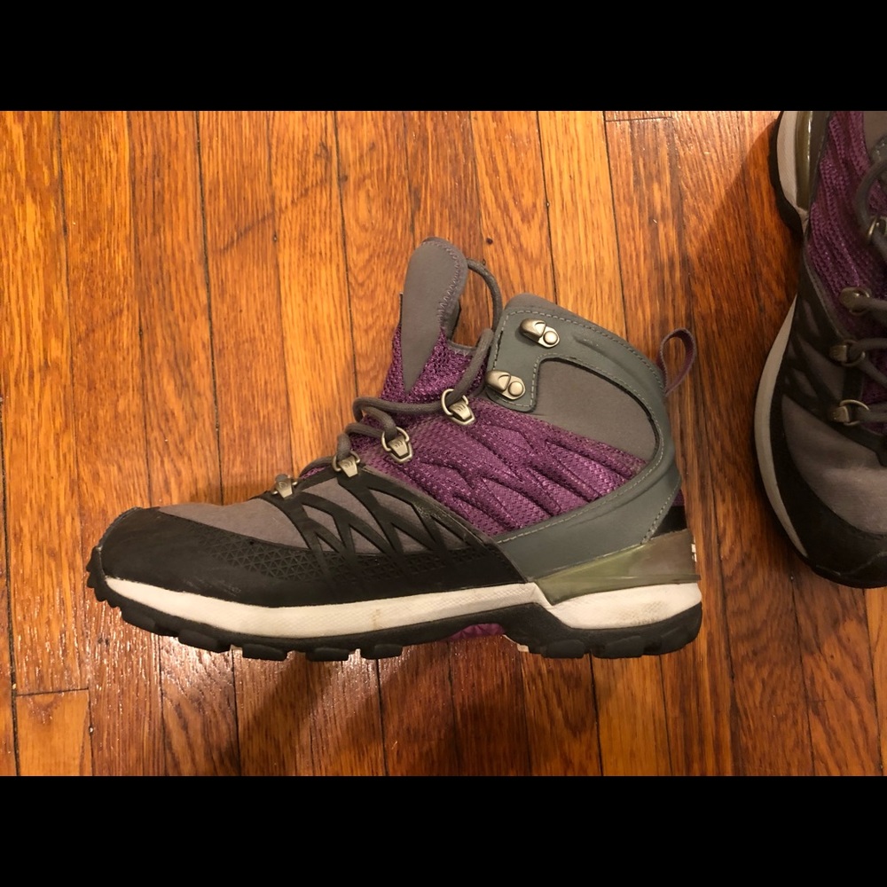 North face hiking boots purple detail new w/o tags